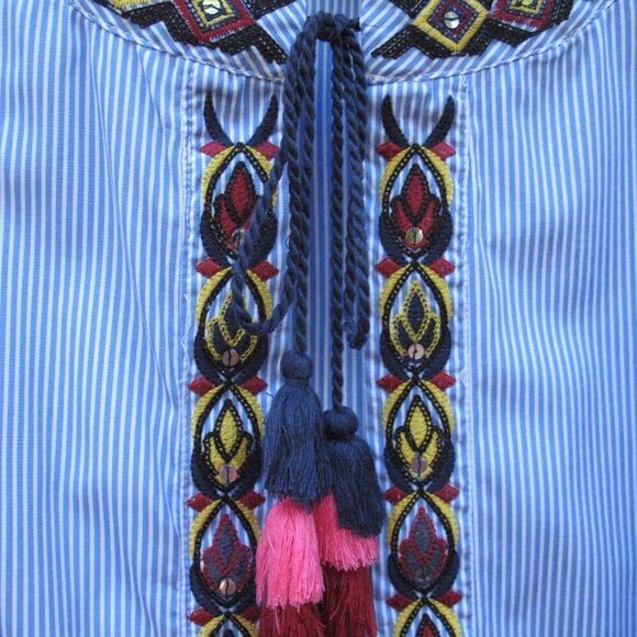 NWOT Blue White Embroidered Top - Picture 8 of 10